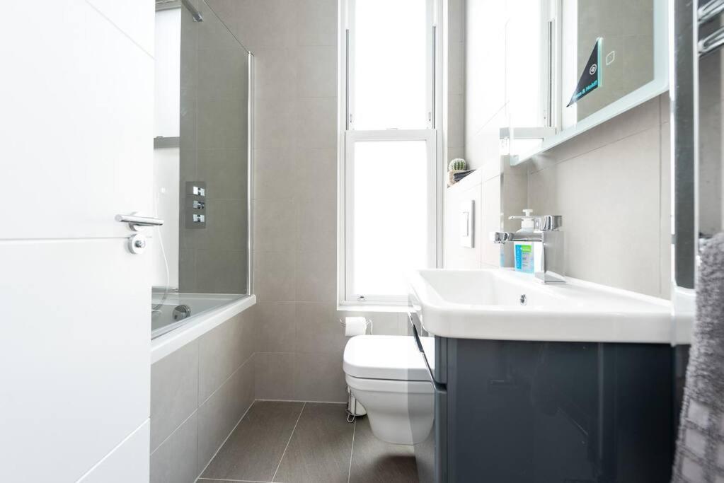Beautiful Apartment By Hyde Park Ss2 Londra Exterior foto